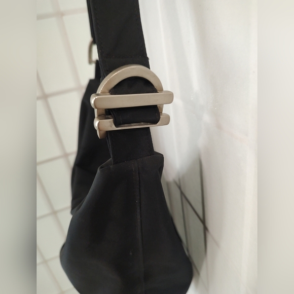 DKNY Black Crossbody Bag with Adjustable Strap and Slouchy Design - Picture 6 of 16